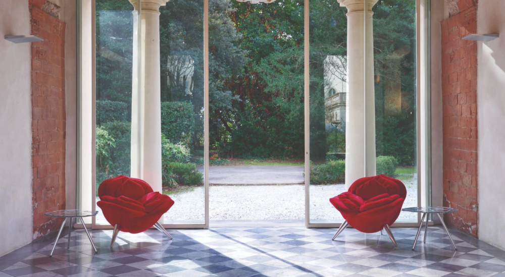 ROSE chair BY MASANORI UMEDA. The singularity of forms, hidden beneath the gracious appearance, reveals some prodigious manufacturing skill.