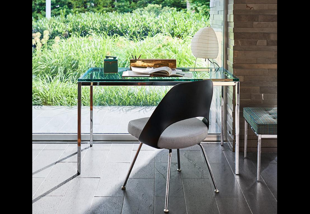 SAARINEN EXECUTIVE ARMLESS CHAIR WITH PLASTIC BACK BY EERO SAARINEN 1950