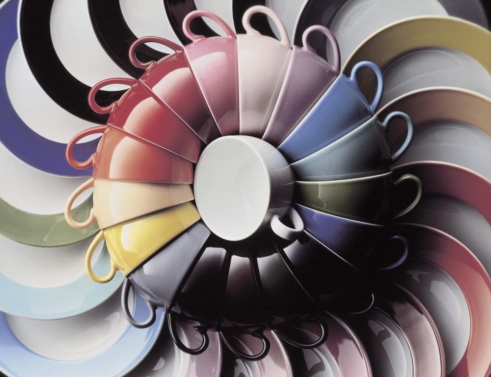 SOLID COLOR IS AVAILABLE IN 47 DIFFERENT MODERN COLOURS, OFFERING THE CONSUMER AN ALMOST ENDLESS VARIETY OF INDIVIDUAL COMBINATIONS