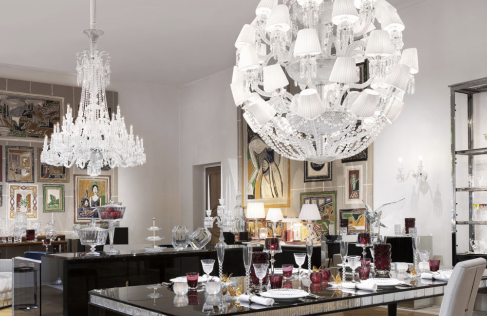 LE ROI SOLEIL CHANDELIER by MARCEL WANDERS STUDIO. This majestic chandelier, a contemporary twist of the iconic Z√âNITH CHANDELIER, is revealed under a new light thanks to its current and timeless spherical figure. Chandelier ompatible with chains and canopies  24 and 48L chandeliers.