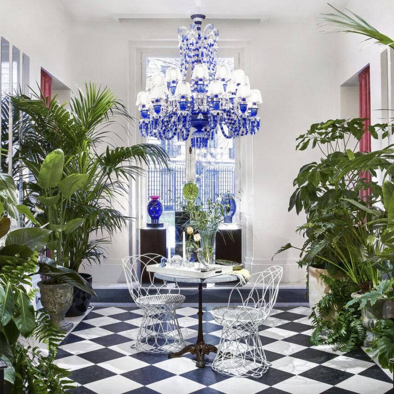ZENITH FAUNACRYSTOPOLIS BLUE Vibrant, joyful and daring! With JAIME HAYON, the Z√âNITH icon is adorned for the first time with stripes and carries us away in a spiral of blue and clear crystal. In a play of light and contrasts, the FAUNACRYSTOPOLIS CHANDELIER hypnotizes all eyes.