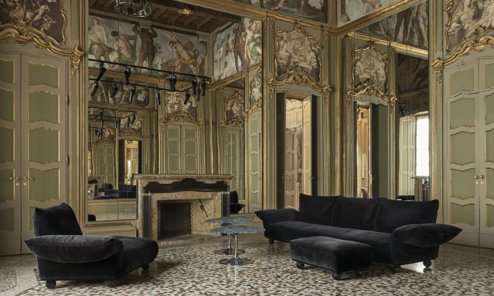 STANDWAY designed by FRANSESCO BINFARIN√â.Soft elegant, universal sofa.‚Äé Classic and contemporary at the same time.‚Äé Timeless.‚Äé With the ‚Äúsmart cushion‚Äù: everyone can use it their own way, in form and purpose.‚Äé Because it is completely adaptable to the desires of the user.‚Äé Sitting comfortably, with a simple, light pressure, the backrests and armrests can be moulded as desired.‚Äé