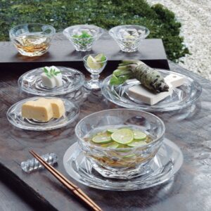 SWING plates, bowls, cups, chopstick holders. The collection makes all your wishes for a perfect brunch come true.