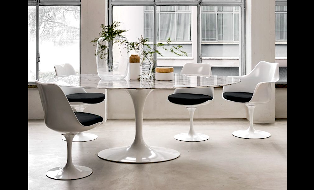 SAARINEN ROUND TABLE BY EERO SAARINEN 1957