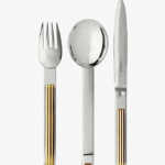 DEAUVILLE cutlery collection. At the time of expanding seaside tourism, elegant villas and the renowned construction of the celebrated sea bath cabins, DEAUVILLE  was rich in architectural influences that inspired JEAN PUIFORCAT. In 1937, he designed a cutlery collection with a solid, slightly curved handle and three rectilinear grooves that subtly capture light. A highly contemporary signature.