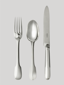 LOUVOIS cutlery collection. While the Marquise de S√©vign√© marveled at the sumptuous silver furnishings adorning the King‚Äôs State Apartment and the Hall of Mirrors in the Palace of Versailles, Louis XIV had no recourse but to melt down the palace‚Äôs silverware to finance his costly wars. The royal silversmiths, thus constrained, developed elegantly classic creations, such as this cutlery. Its reissue in sterling silver, with a simple d√©cor, stands out for the purity of its design. Its curved silhouette reflects the light of a sparkling century.