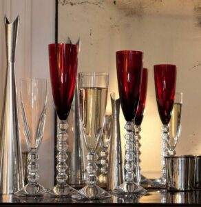 Sleek and modern, the VEGA champagne flute collection was created for Baccarat by design duo SAVINEL & ROSE. The pure and clean bowl contrasts with an angular and tactile stem. The result of this union is a beautiful glass that is as nice to hold as it is to look at.