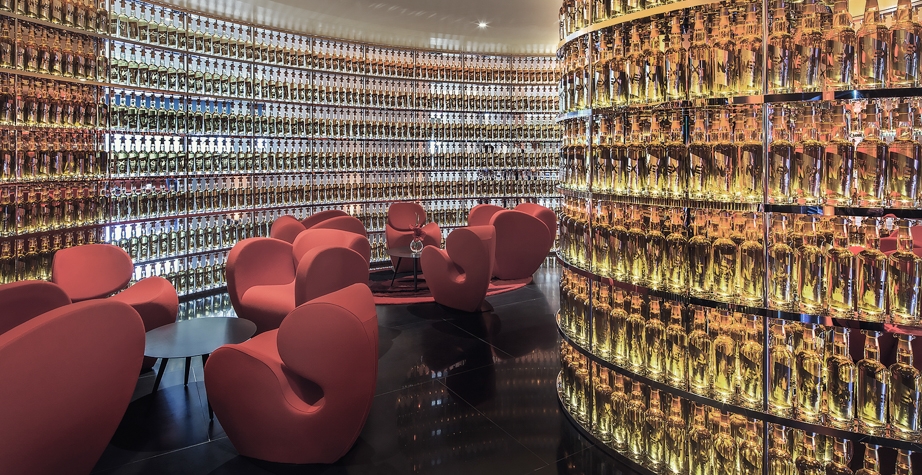 SIZE TEN ARMCHAIR BY RON ARAD - WATERGATE HOTEL, WASHINGTON, USA, 2016