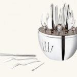 MOOD ASIA by Christofle. Christofle for friendly moments, MOOD EASY is a silver-plated set of cutleries for 6 people. Versatile, MOOD EASY is the ultimate stylish and useful box for experiencing a wide variety of dining moments, from sweet to salty ones. Easy to use, its size (27 cm) easily adapts to any interior and allows a better grip for the whole family. It is perfectly suited to an informal lunch, a brunch, or a snack. MOOD EASY is lighter and easily transportable from the dining to the coffee table. This line is conceived as a decoration object that will bring sparkles on a kitchen bar or living room…